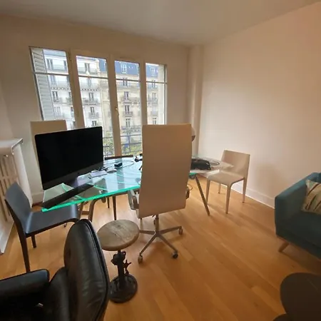 White Queen Guest house *